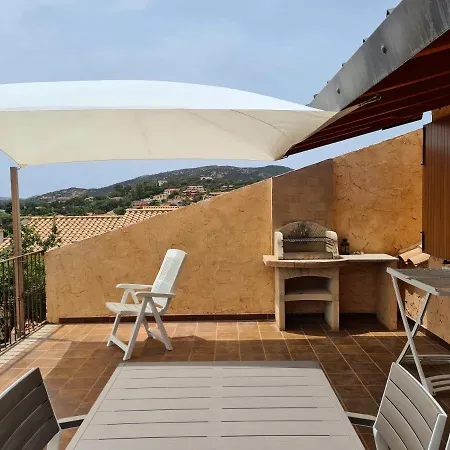 In Con Ampia Terrazza Di 27m2 Chia
